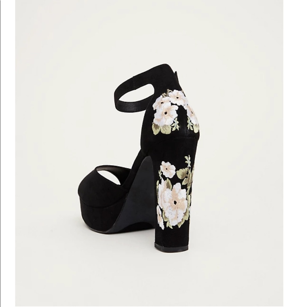EMBROIDERED BACK PLATFORM PEEP TOE HEELS (WIDE)